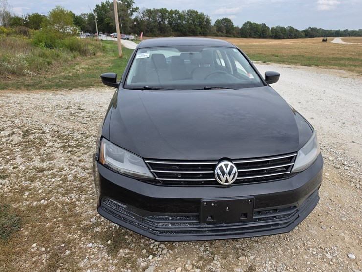 #25322-•-2017-volkswagen-jetta-passenger-car-image-21