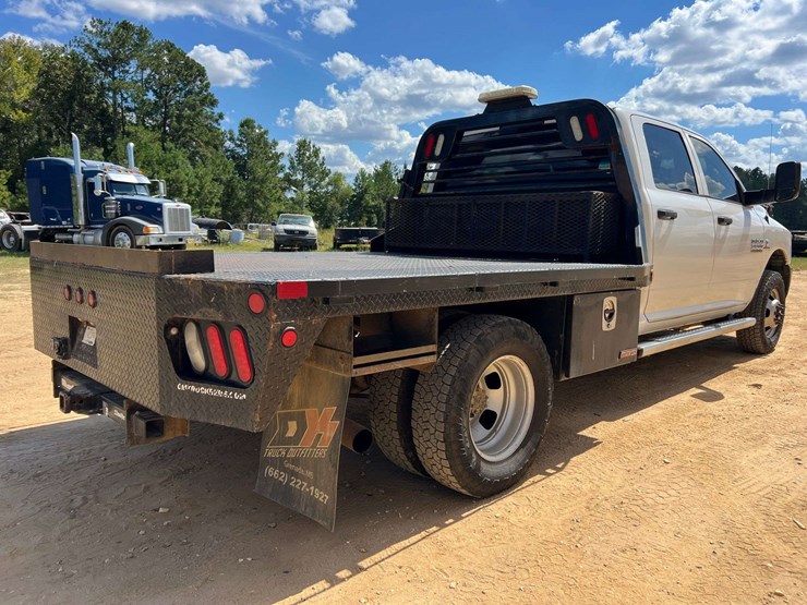 2015-dodge-3500-image-3