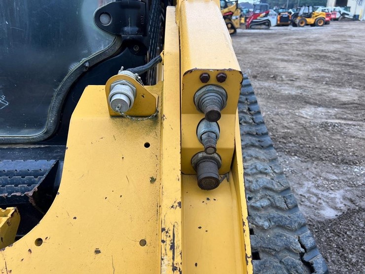2015-caterpillar-289d-image-11