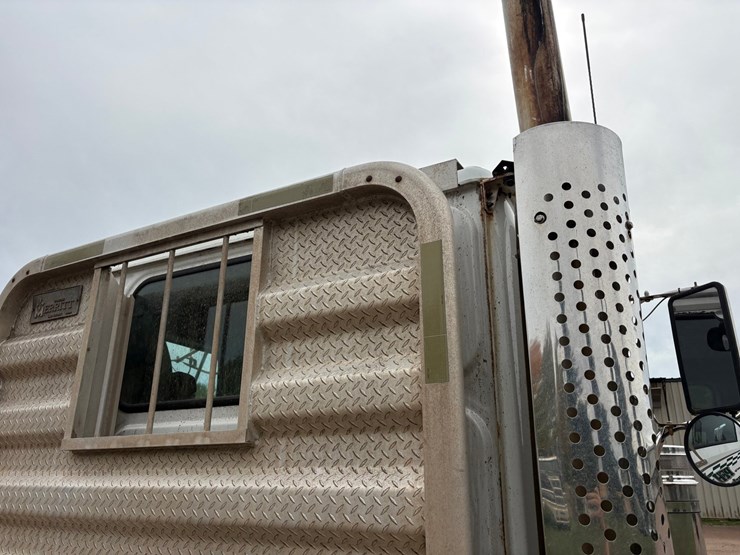 2013-western-star-4900sa-image-12