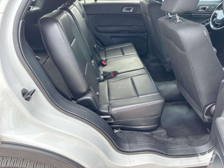 2018-ford-explorer-image-21