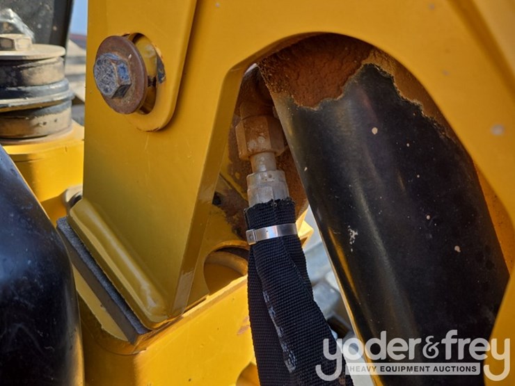 2019-caterpillar-259d3-image-22