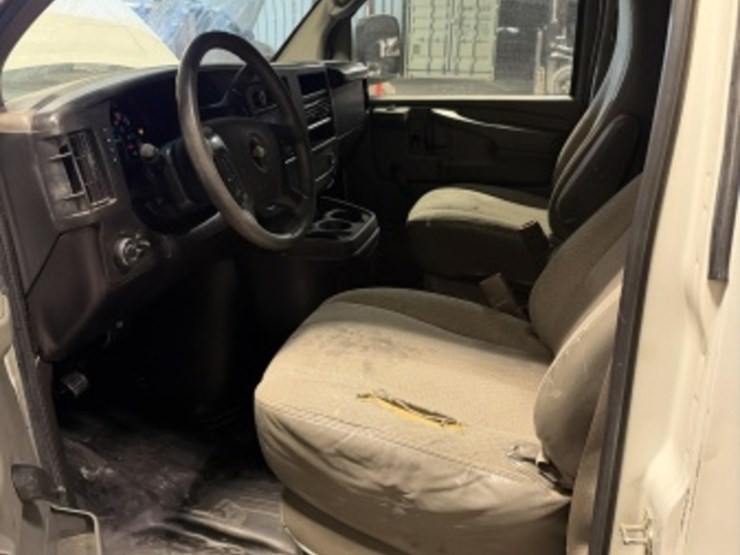 2011-chevrolet-express-2500-image-32
