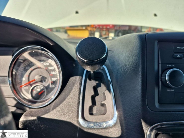 2011-dodge-grand-caravan-se-image-19