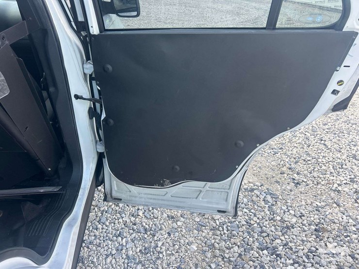 2018-ford-explorer-image-21