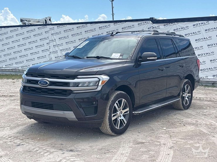 2023-ford-expedition-image-1