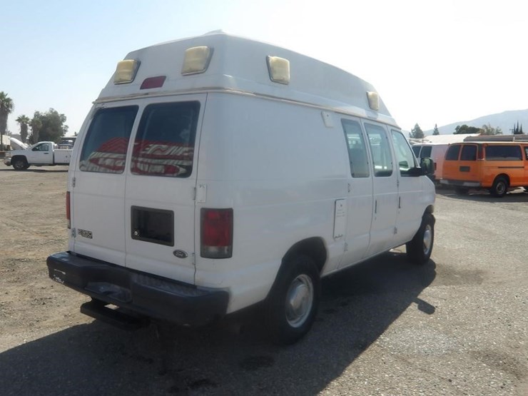 2003-utility-van-image-3