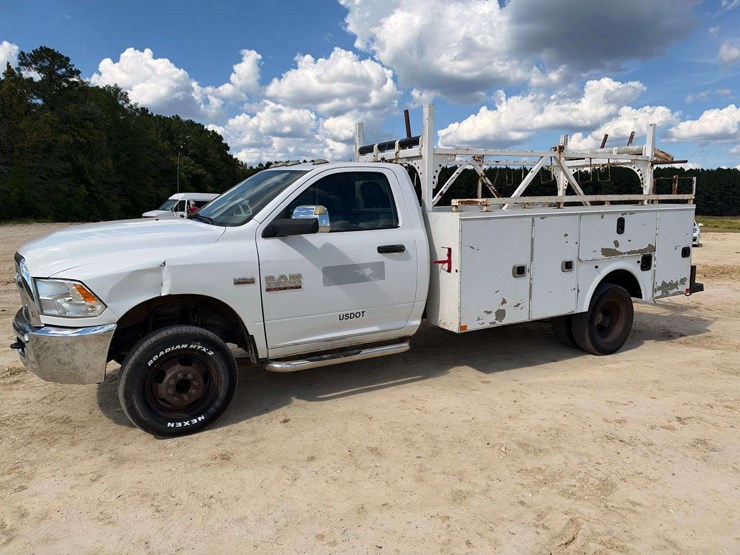 2017-dodge-3500-image-1