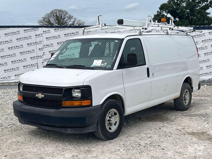 2017-chevrolet-express-g2500-image-1