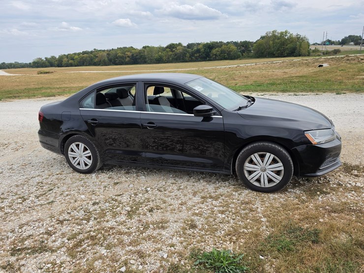 #25322-•-2017-volkswagen-jetta-passenger-car-image-17