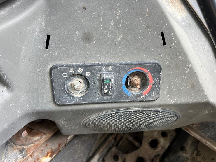 2015-bobcat-t450-image-23