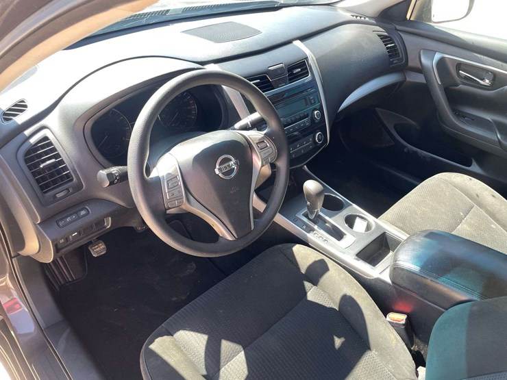 2015-nissan-altima-s-4-door-sedan-(149,037-miles)-image-11