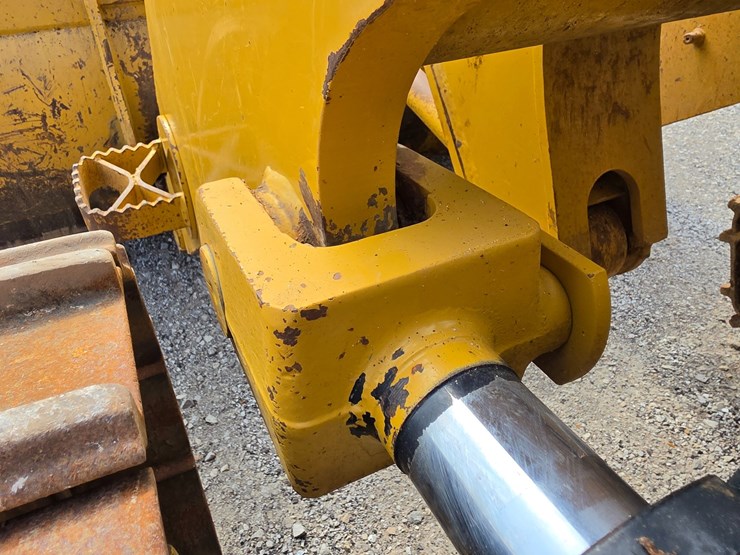 2007-caterpillar-953d-image-95