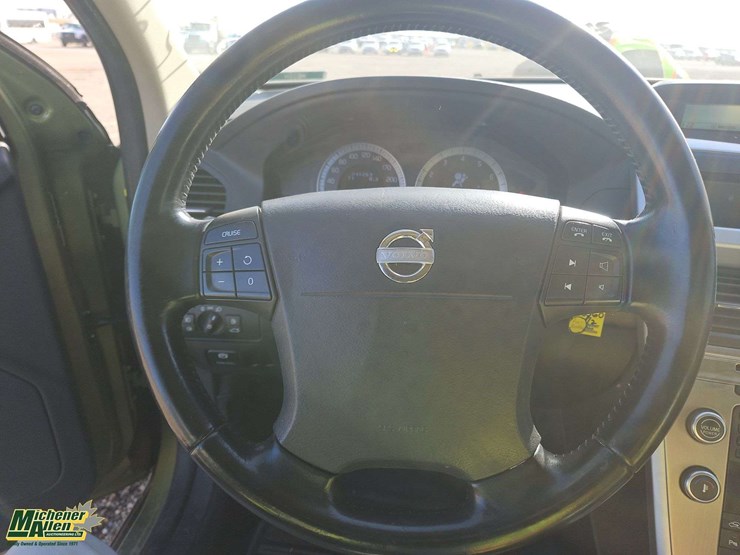 2010-volvo-xc60-image-18