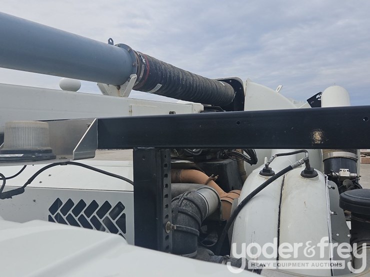 2012-vactor-2100-image-21