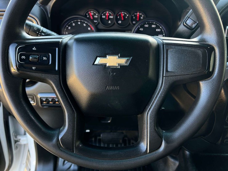 2021-chevrolet-3500hd-image-13