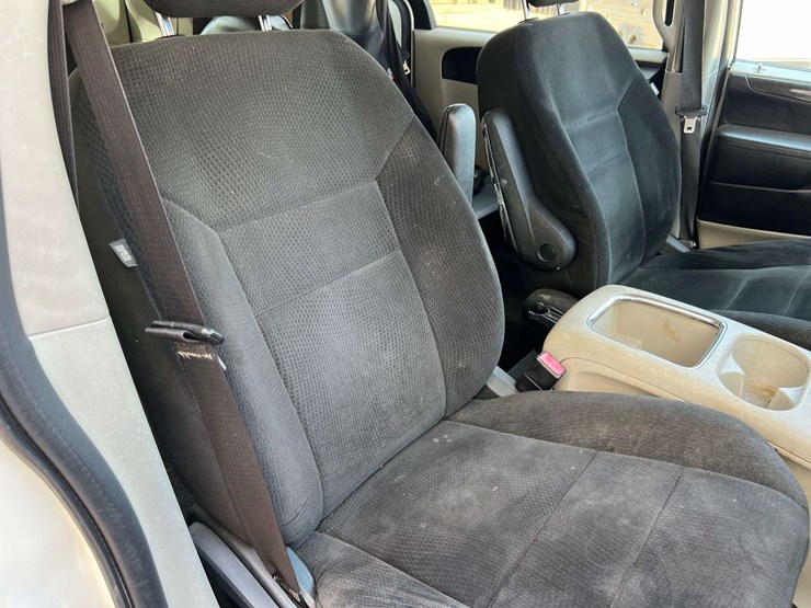 2013-dodge-grand-caravan-image-28