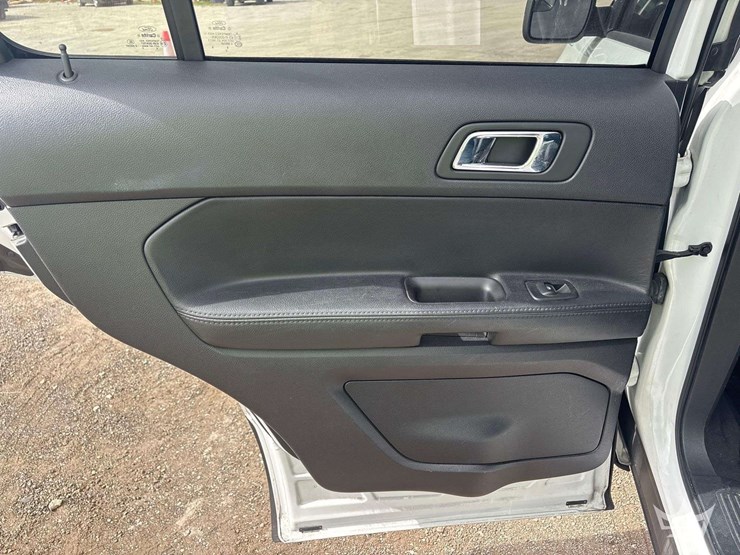 2018-ford-explorer-image-21