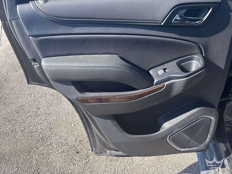 2019-chevrolet-tahoe-image-17