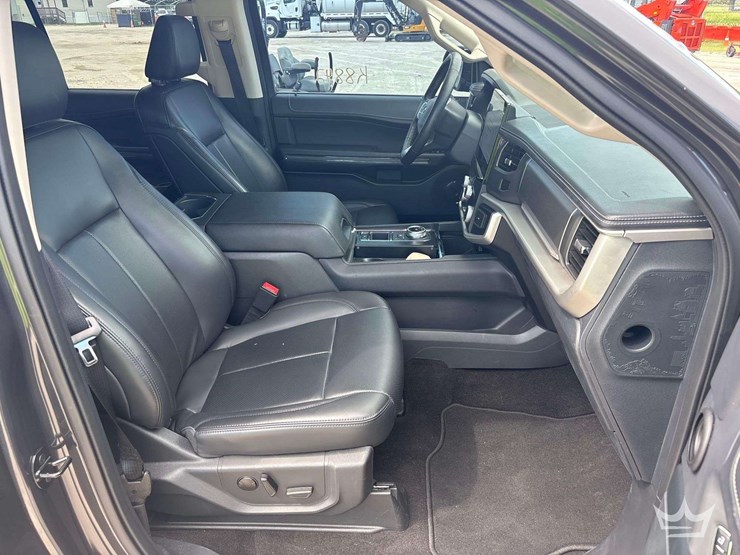 2023-ford-expedition-image-28
