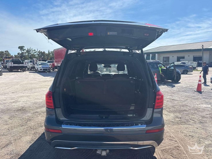 2014-mercedes-benz-gl450-image-21