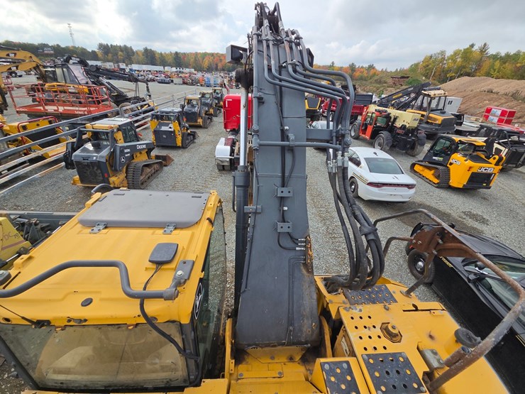 2017-deere-245g-lc-image-27
