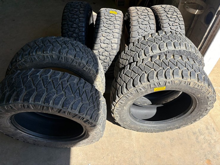 #42066-•-lot-of-(4)-lt275/65r20-tires-image-1