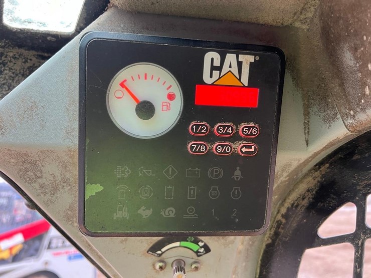 2018-caterpillar-262d-image-18