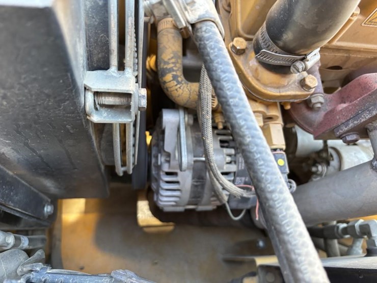 2013-caterpillar-cb22-image-38