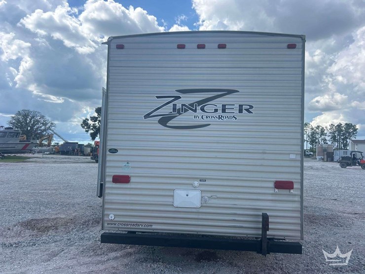 2014-28ft-crossroads-zinger-t/a-travel-trailer-image-23