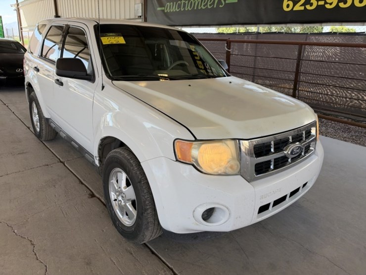2011-ford-escape-image-2
