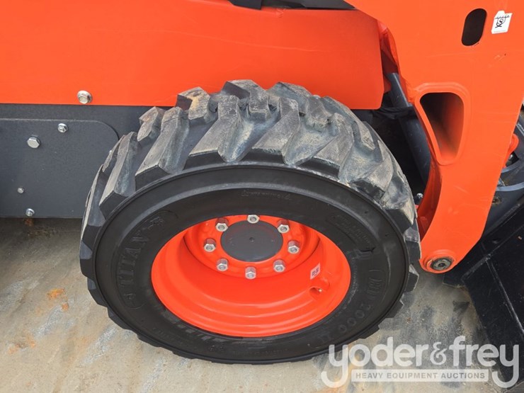 2024-kubota-ssv65-image-11