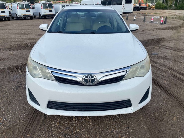 2014-toyota-camry-le-4-door-sedan-(170,014-miles)-image-5