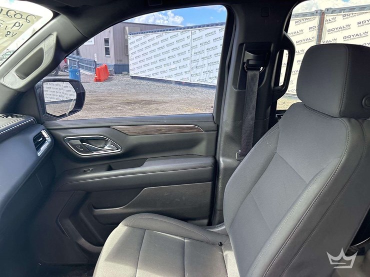 2021-chevrolet-tahoe-image-13
