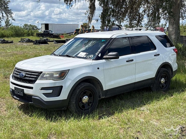 2016-ford-explorer-image-1