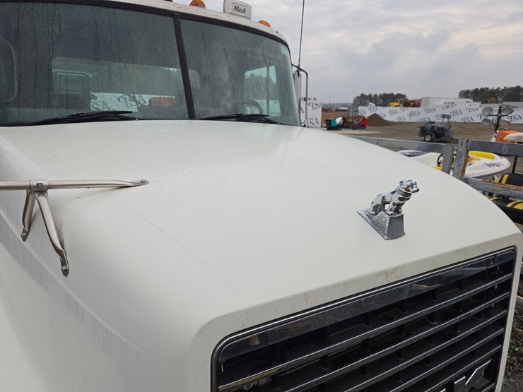 2000-mack-ch613-image-13