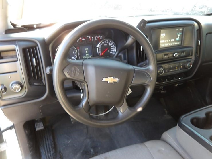 2017-chevrolet-2500-image-18