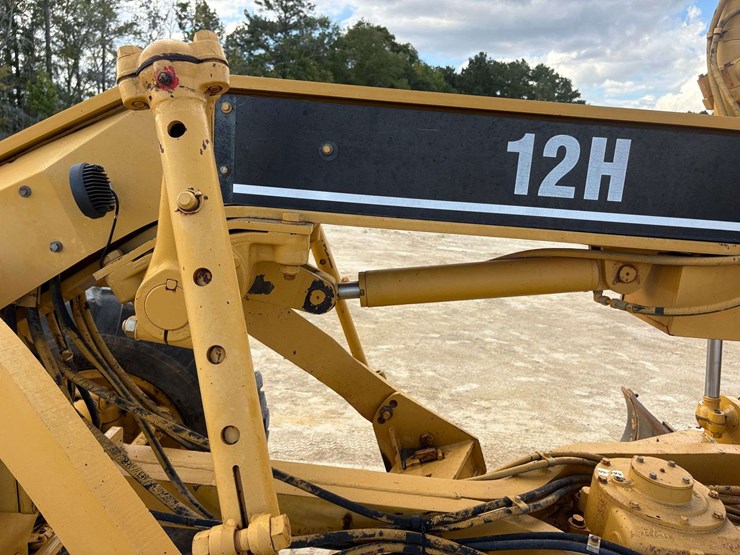 2001-caterpillar-12h-image-27