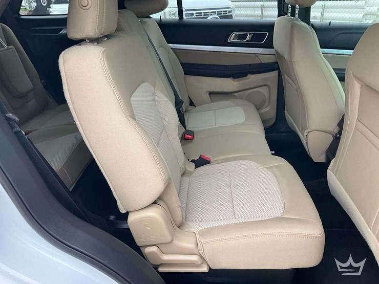2017-ford-explorer-image-26