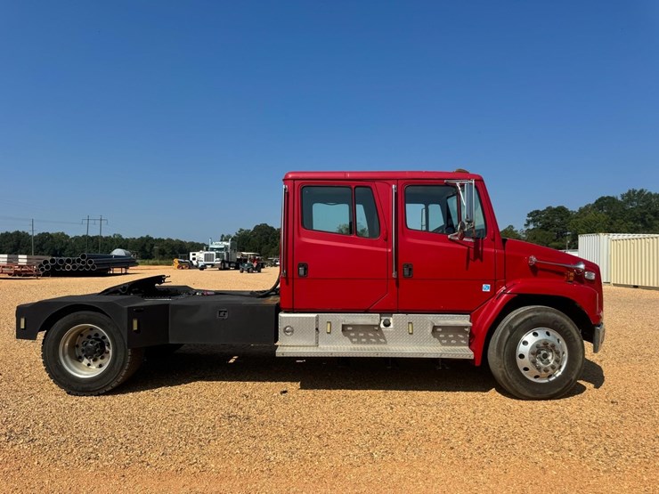 2001-freightliner-fl80-image-8