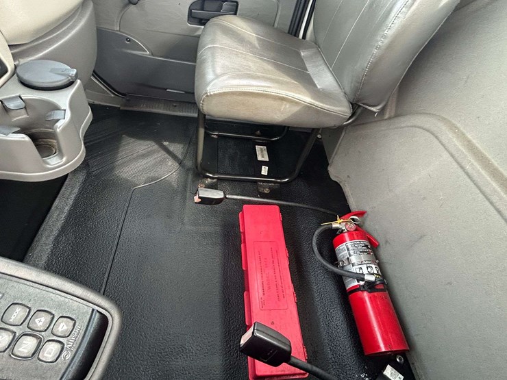 2019-international-durastar-4300-image-43