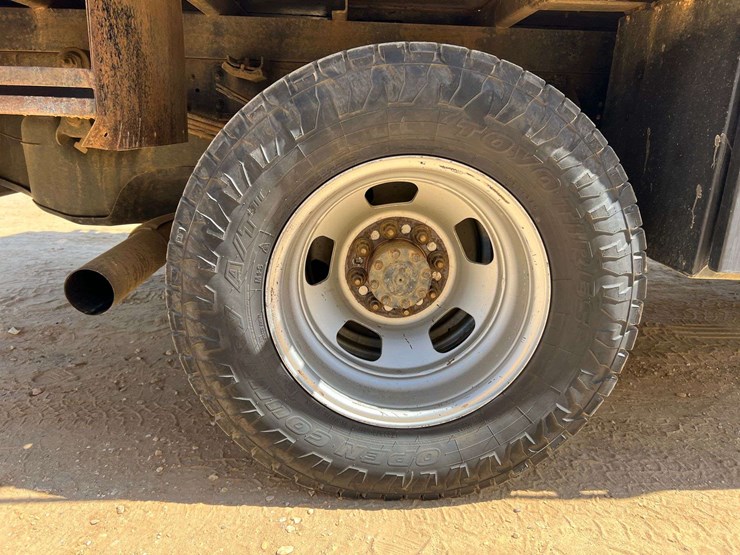 2015-dodge-3500-image-39