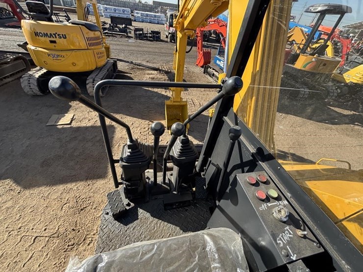komatsu-pc28uu-image-24