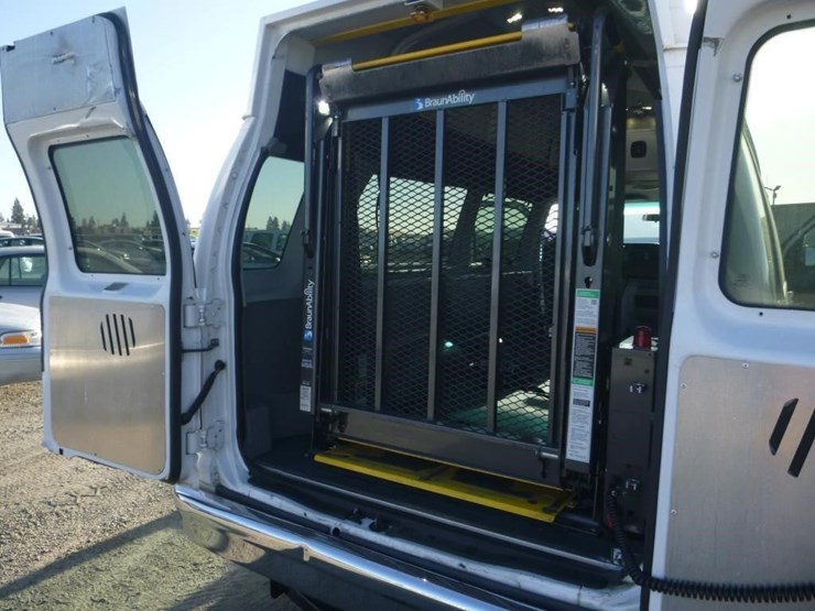 2014-ford-econoline-350-image-9