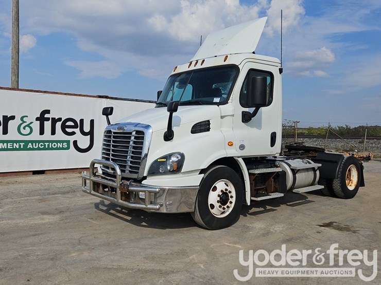 2017-freightliner-cascadia-113-image-2