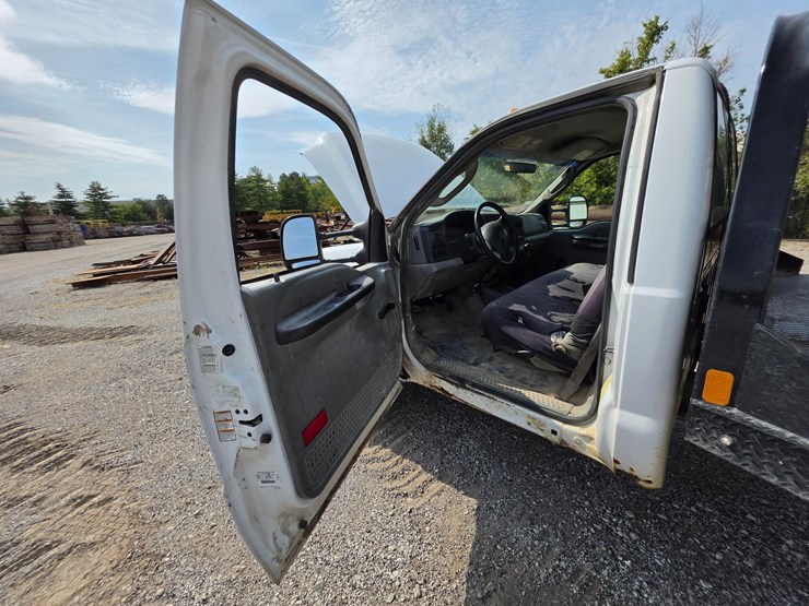2005-ford-f550-image-44