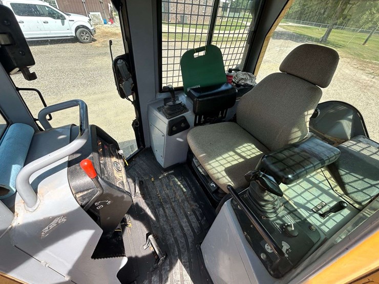 2003-deere-650h-lgp-image-44
