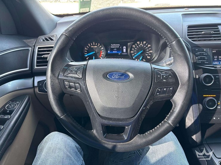 2017-ford-explorer-image-13