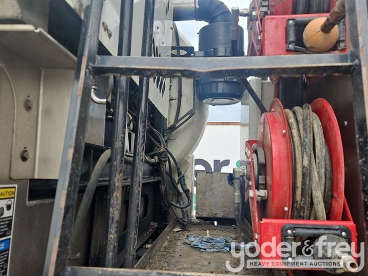 2012-vactor-2100-image-56