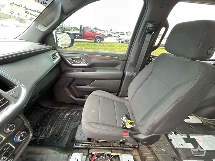 2023-chevrolet-tahoe-image-21